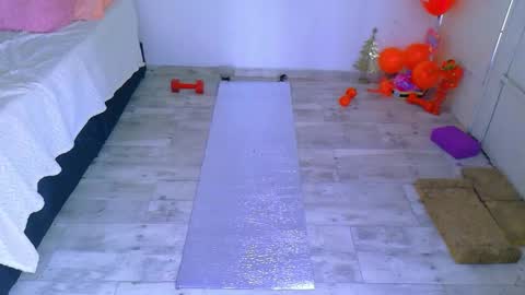 Snapshot of _miss_karoline chatting on 10-04-25, 08:18 karoline uwu online show from 10-04-25, 08:18