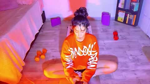 Snapshot of _miss_karoline chatting on 10-14-25, 12:11 karoline uwu online show from 10-14-25, 12:11