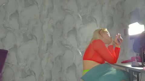 Snapshot of _miss_strawberry_ chatting on 10-08-25, 06:11 Sofia birthday october 29 online show from 10-08-25, 06:11