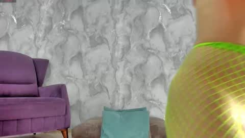 Snapshot of _miss_strawberry_ chatting on 11-12-25, 08:26 Sofia birthday october 29 online show from 11-12-25, 08:26