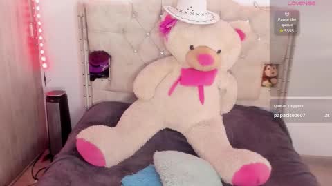 Emi   online show from 10-31-25, 05:25