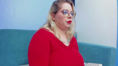 Snapshot of _mooncake chatting on 02-03-25, 05:46 Fiona online show from 02-03-25, 05:46