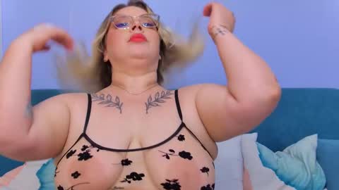 Snapshot of _mooncake chatting on 09-12-25, 03:12 Fiona online show from 09-12-25, 03:12