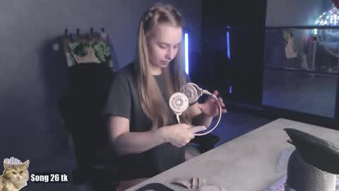 Snapshot of _mother_of_cats chatting on 10-20-25, 07:58 Debby online show from 10-20-25, 07:58