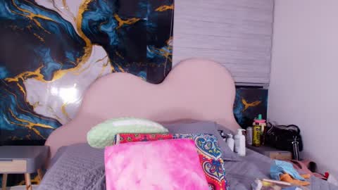 Luna online show from 05-12-26, 03:03