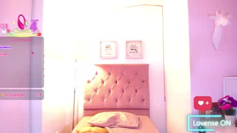 Snapshot of _nahom_ chatting on 10-17-25, 12:47 nahomi online show from 10-17-25, 12:47