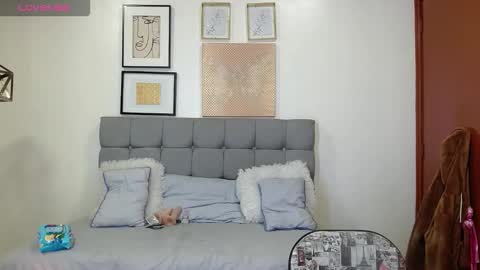 Snapshot of _naomi_s chatting on 03-12-26, 01:28 _naomi_s online show from 03-12-26, 01:28