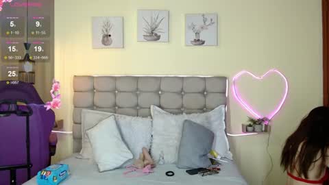_naomi_s online show from 06-26-26, 01:48