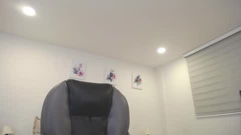 Natalie online show from 12-20-24, 01:25