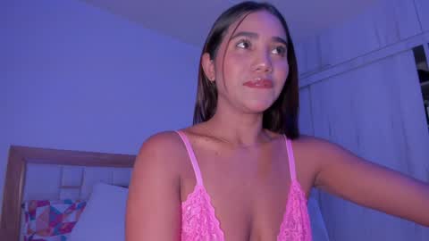 Snapshot of _natasha18_ chatting on 01-17-25, 11:38 Natasha online show from 01-17-25, 11:38