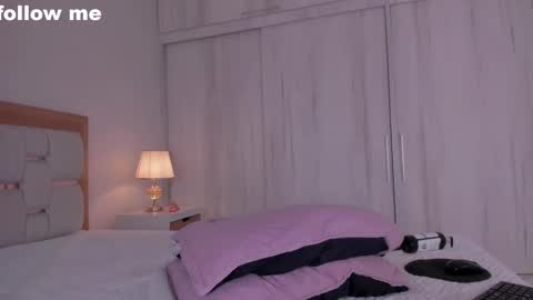 Snapshot of _natasha18_ chatting on 02-12-25, 02:43 Natasha online show from 02-12-25, 02:43