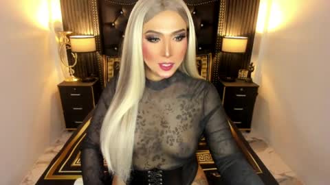 _natashacooper_ online show from 05-10-26, 07:24