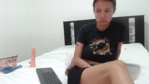 Snapshot of _nathaly_jones chatting on 09-20-25, 12:17 Nathaly online show from 09-20-25, 12:17