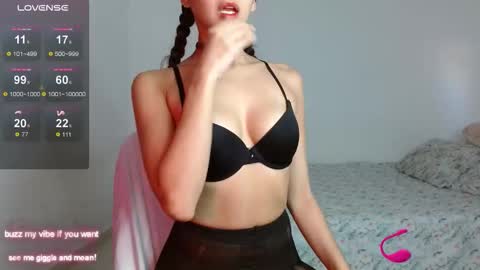 Snapshot of _nayade_ chatting on 02-25-26, 10:08 _nayade_ online show from 02-25-26, 10:08