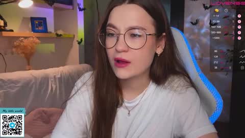 Snapshot of _nemalkovamia chatting on 11-12-25, 02:12 Mia with a big heart online show from 11-12-25, 02:12