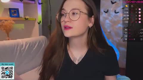 Snapshot of _nemalkovamia chatting on 11-14-25, 02:10 Mia with a big heart online show from 11-14-25, 02:10