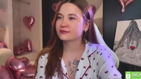 Snapshot of _nemalkovamia chatting on 02-15-26, 12:40 Mia with a big heart online show from 02-15-26, 12:40