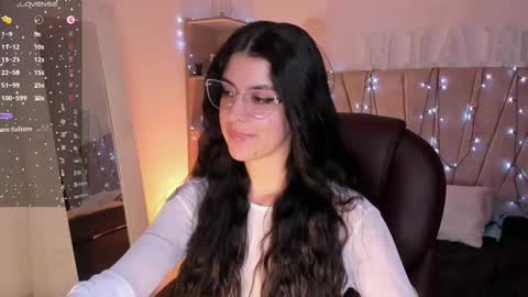 Snapshot of _niah_ chatting on 12-10-24, 11:51 Niah You can call me Ni or cutie haha online show from 12-10-24, 11:51