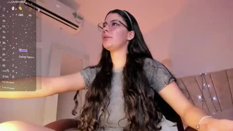 Snapshot of _niah_ chatting on 12-15-24, 08:58 Niah You can call me Ni or cutie haha online show from 12-15-24, 08:58