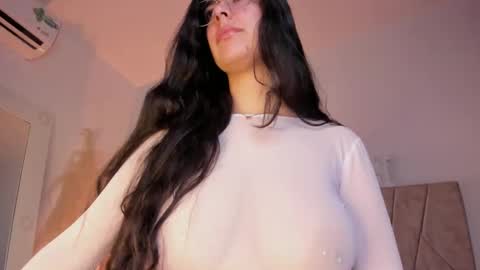 Snapshot of _niah_ chatting on 01-10-25, 11:39 Niah You can call me Ni or cutie haha online show from 01-10-25, 11:39