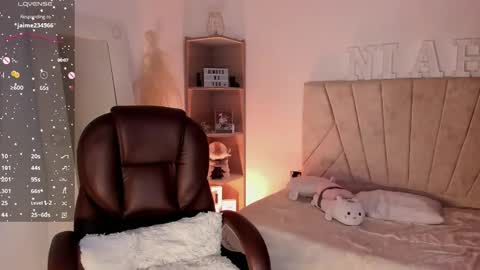 Snapshot of _niah_ chatting on 01-14-25, 09:09 Niah You can call me Ni or cutie haha online show from 01-14-25, 09:09