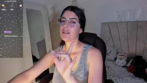 Snapshot of _niah_ chatting on 01-26-25, 08:13 Niah You can call me Ni or cutie haha online show from 01-26-25, 08:13