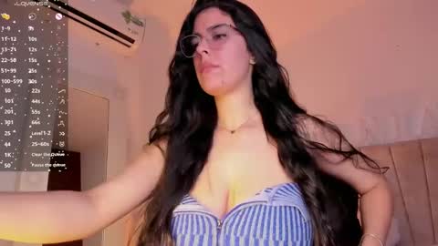 Snapshot of _niah_ chatting on 01-28-25, 11:50 Niah You can call me Ni or cutie haha online show from 01-28-25, 11:50