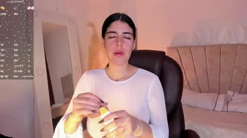 Snapshot of _niah_ chatting on 02-10-25, 09:25 Niah You can call me Ni or cutie haha online show from 02-10-25, 09:25