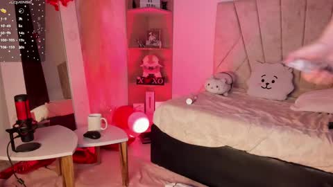 Snapshot of _niah_ chatting on 02-16-25, 08:22 Niah You can call me Ni or cutie haha online show from 02-16-25, 08:22