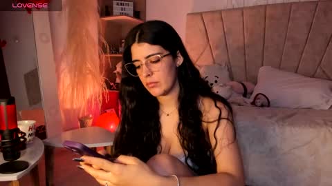 Snapshot of _niah_ chatting on 02-18-25, 09:31 Niah You can call me Ni or cutie haha online show from 02-18-25, 09:31