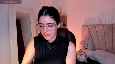 Snapshot of _niah_ chatting on 03-01-25, 09:15 Niah You can call me Ni or cutie haha online show from 03-01-25, 09:15