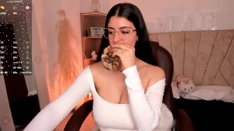 Snapshot of _niah_ chatting on 03-04-25, 12:18 Niah You can call me Ni or cutie haha online show from 03-04-25, 12:18