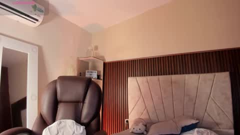 Snapshot of _niah_ chatting on 09-15-25, 08:42 Niah You can call me Ni or cutie haha online show from 09-15-25, 08:42