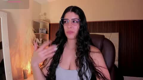 Snapshot of _niah_ chatting on 09-24-25, 08:01 Niah You can call me Ni or cutie haha online show from 09-24-25, 08:01