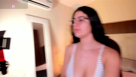 Snapshot of _niah_ chatting on 09-28-25, 09:42 Niah You can call me Ni or cutie haha online show from 09-28-25, 09:42