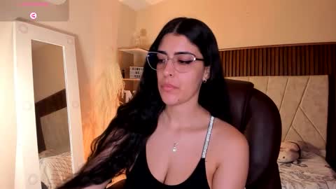 Snapshot of _niah_ chatting on 10-08-25, 08:17 Niah You can call me Ni or cutie haha online show from 10-08-25, 08:17