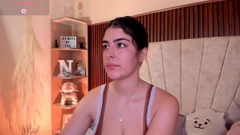 Snapshot of _niah_ chatting on 10-19-25, 08:53 Niah You can call me Ni or cutie haha online show from 10-19-25, 08:53