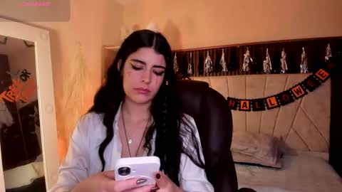 Snapshot of _niah_ chatting on 10-28-25, 08:33 Niah You can call me Ni or cutie haha online show from 10-28-25, 08:33