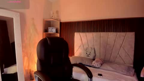 Snapshot of _niah_ chatting on 11-05-25, 08:42 Niah You can call me Ni or cutie haha online show from 11-05-25, 08:42