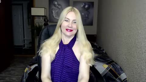 Snapshot of _night_fantasy_ chatting on 02-14-25, 08:37 Donella    online show from 02-14-25, 08:37