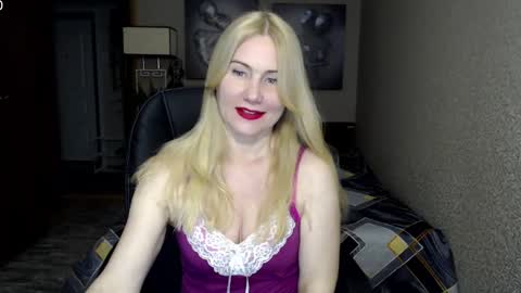 Snapshot of _night_fantasy_ chatting on 02-17-25, 08:15 Donella    online show from 02-17-25, 08:15