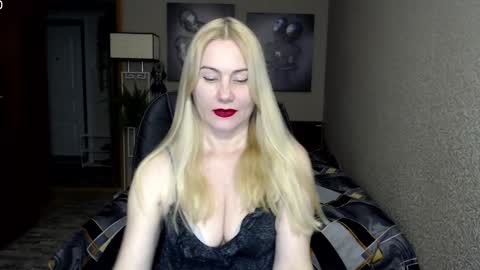 Snapshot of _night_fantasy_ chatting on 02-18-25, 08:14 Donella    online show from 02-18-25, 08:14