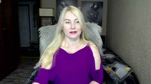 Snapshot of _night_fantasy_ chatting on 10-28-25, 05:59 Donella    online show from 10-28-25, 05:59