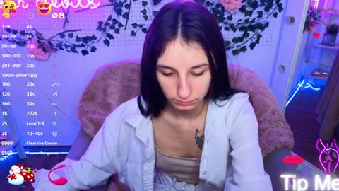 Nika online show from 01-14-25, 01:38