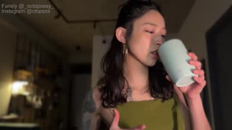 Snapshot of _octopussy_ chatting on 03-05-26, 05:36 Mikayla online show from 03-05-26, 05:36