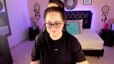 Olivia jones online show from 05-25-26, 12:11