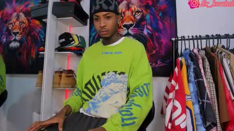 Snapshot of _pantera_09 chatting on 10-31-25, 09:10 Kevin online show from 10-31-25, 09:10