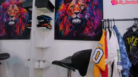 Snapshot of _pantera_09 chatting on 11-04-25, 11:09 Kevin online show from 11-04-25, 11:09