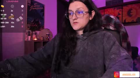 Snapshot of _peach__ chatting on 01-12-25, 05:45 violeta ig online show from 01-12-25, 05:45