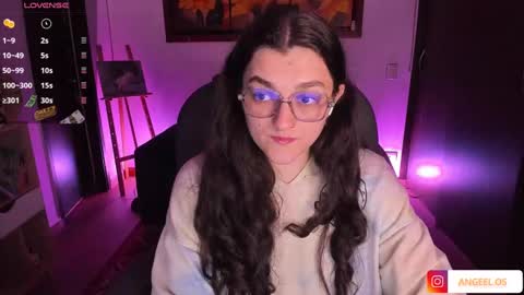 Snapshot of _peach__ chatting on 01-20-25, 04:10 violeta ig online show from 01-20-25, 04:10